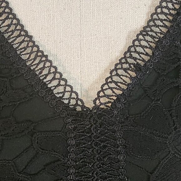 FFRANCESCA'S LACE TRIM TOP - Picture 3 of 8